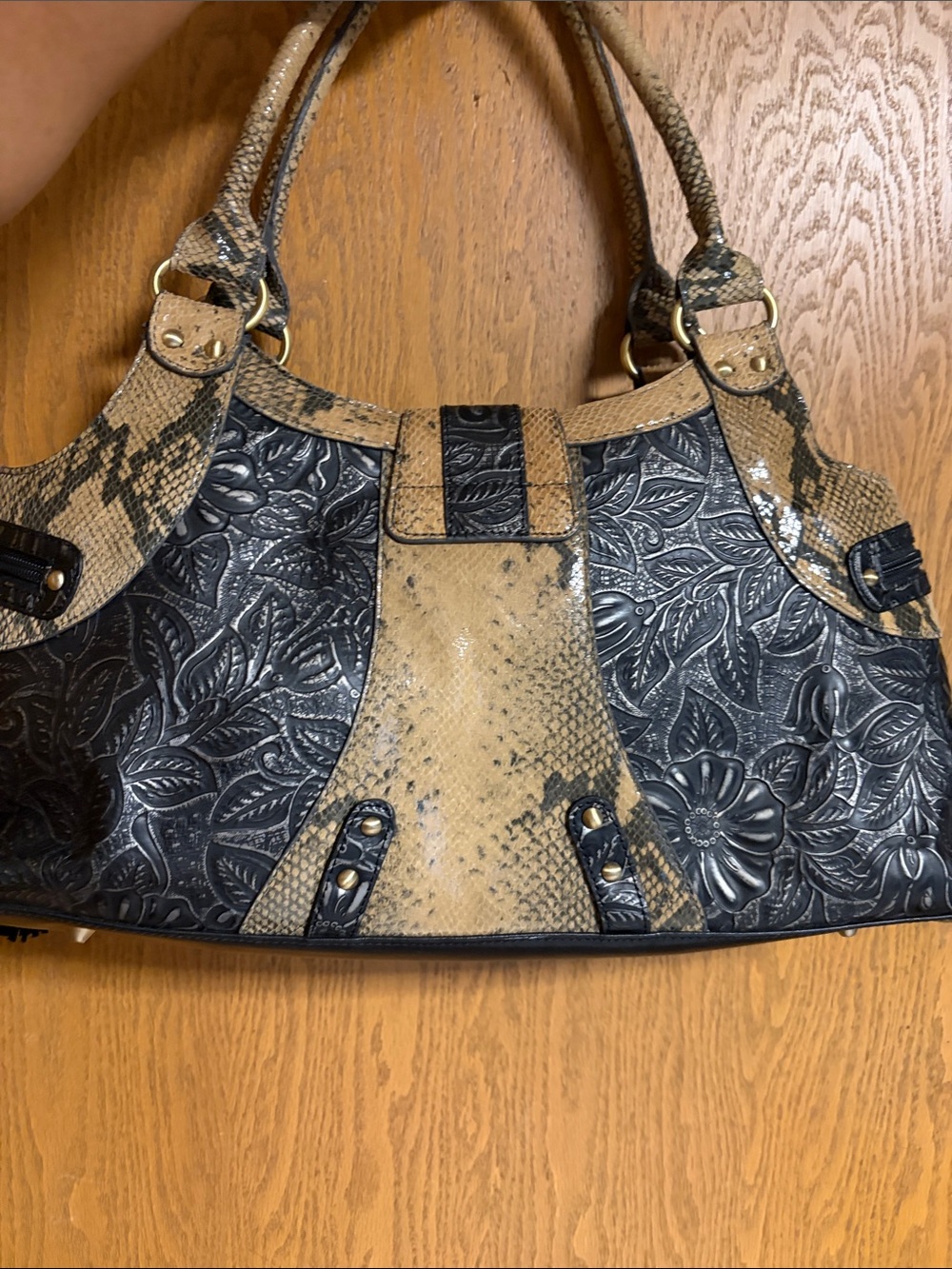 Sharif Floral Embossed Snakeskin Tote iBlack & Tan 17” x 9.5” x 4.5” NWOT - Picture 3 of 9